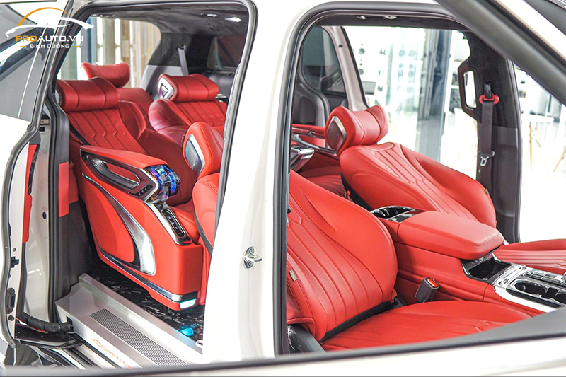 Độ ghế Limousine xe Kia Carnival giúp tạo không gian thoải mái khi di chuyển