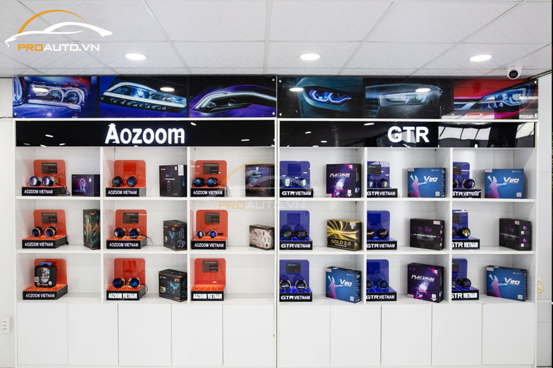 Không gian trưng bày sản phẩm đèn ô tô chính hãng tại ProAuto.vn