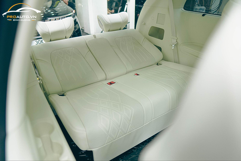 Thay hàng ghế băng 3 chỉnh điện Hongyi khi độ ghế Limousine cho xe 7 chỗ