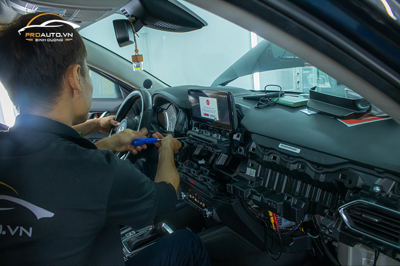 Thi công lắp màn hình android ô tô cho xe Mazda tại PROAUTO.VN