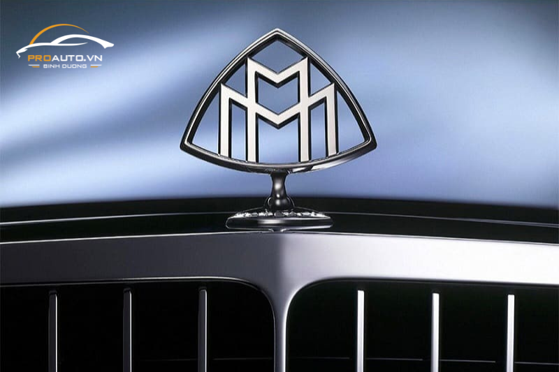 Logo Mercedes được thay thế bằng logo Maybach